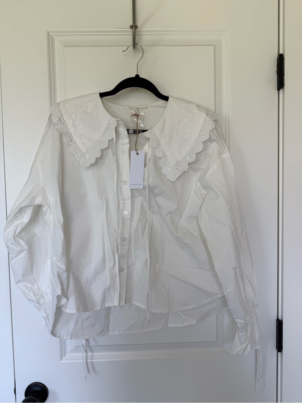 NWT Neuflora Beckley White Embroidered Collar Button-Down Blouse